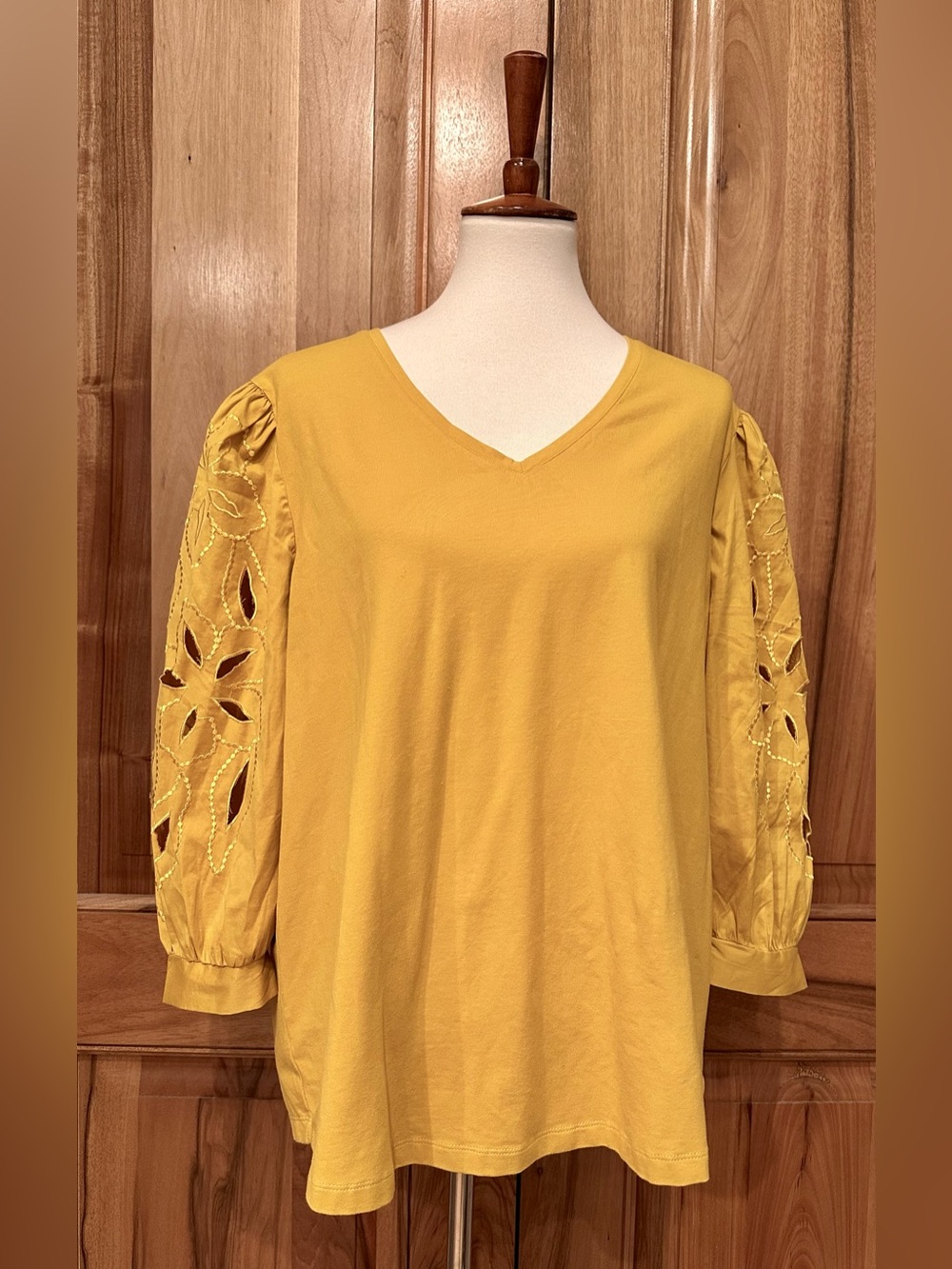 Chico’s Sunflower Yellow Embroidered Cut-Out Puffed 3/4 Sleeve Top, EUC, XL
